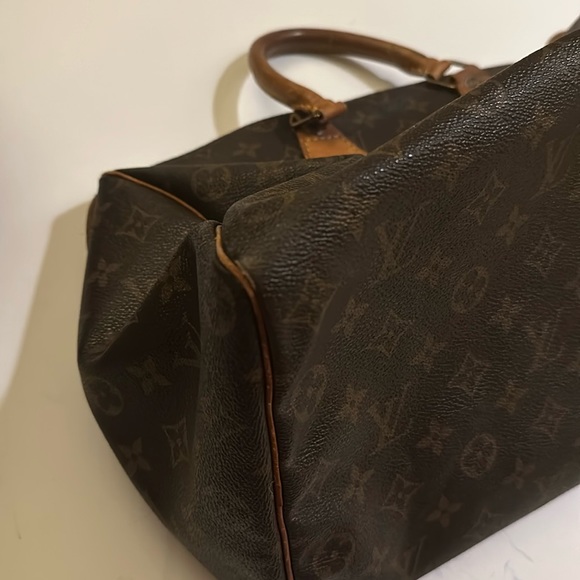 Assorted Louis Vuitton, Gucci, Loewe,MCM, YSL,Christian Dior handbags & wallets - Picture 15 of 16